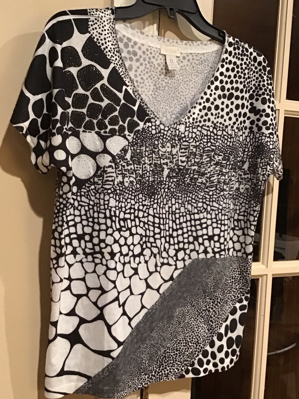 Chico's Black and White Mixed-Print V-Neck Tee